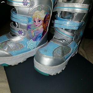 Toddler frozen snow boots. Size 11